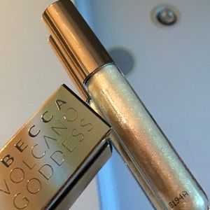 ✨💋BECCA Volcano Goddess Glow Gloss